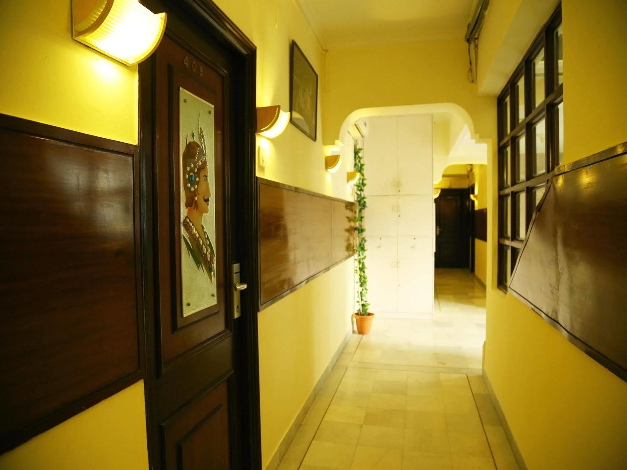 Roland Hotel Kalkutta Exterior foto